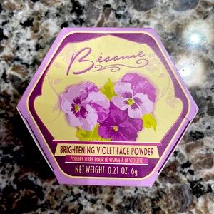 Besame brightening violet face powder